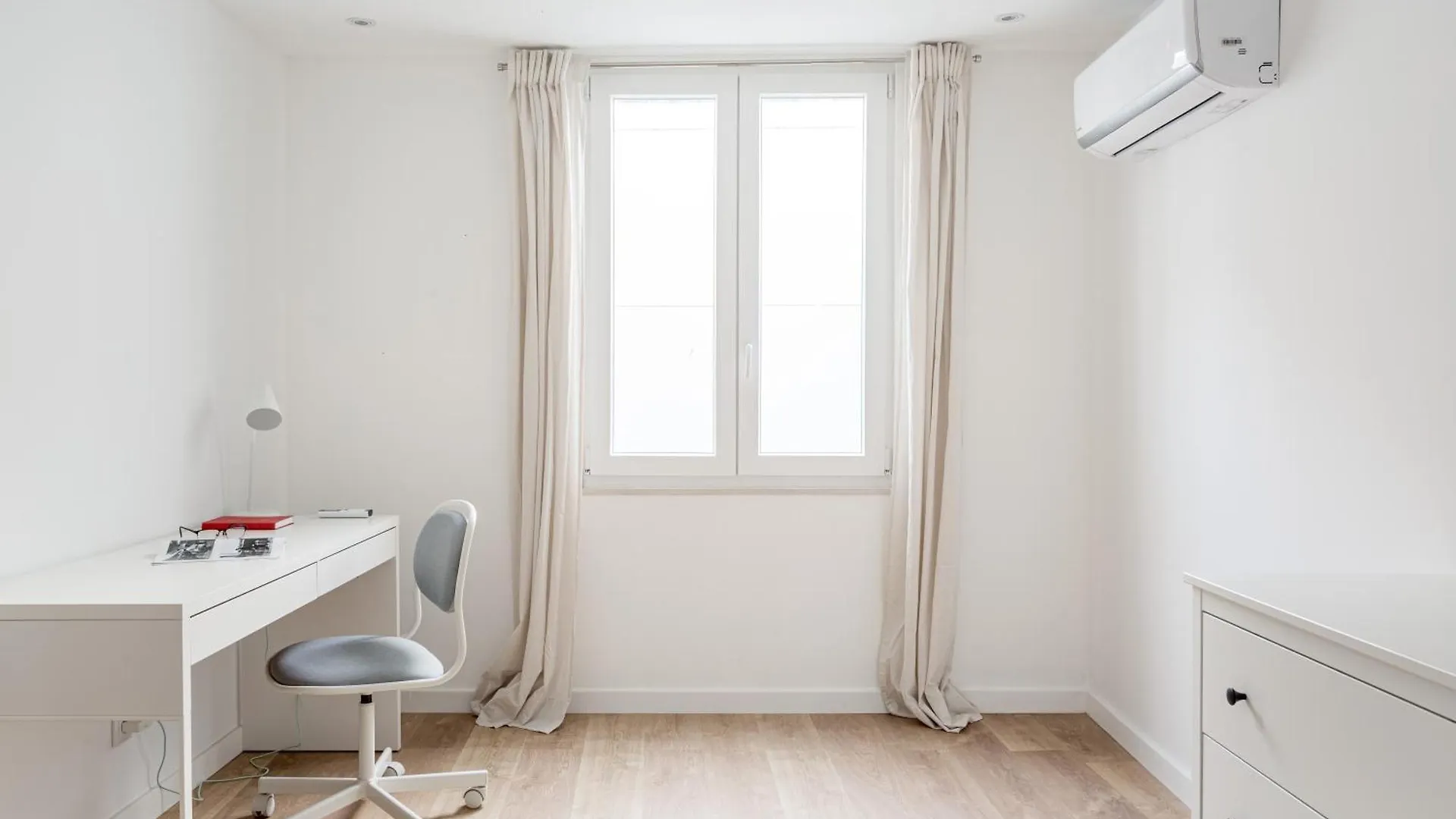 Apartment Joivy Minimalistic Apt W Patio In Principe Real Lisbon