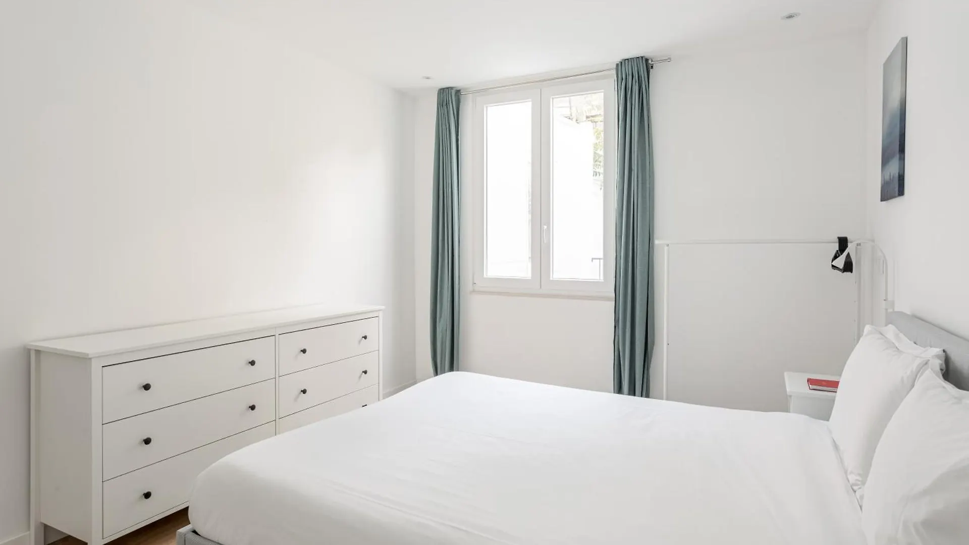 Joivy Minimalistic Apt W Patio In Principe Real Lisbon 0*,  Portugal