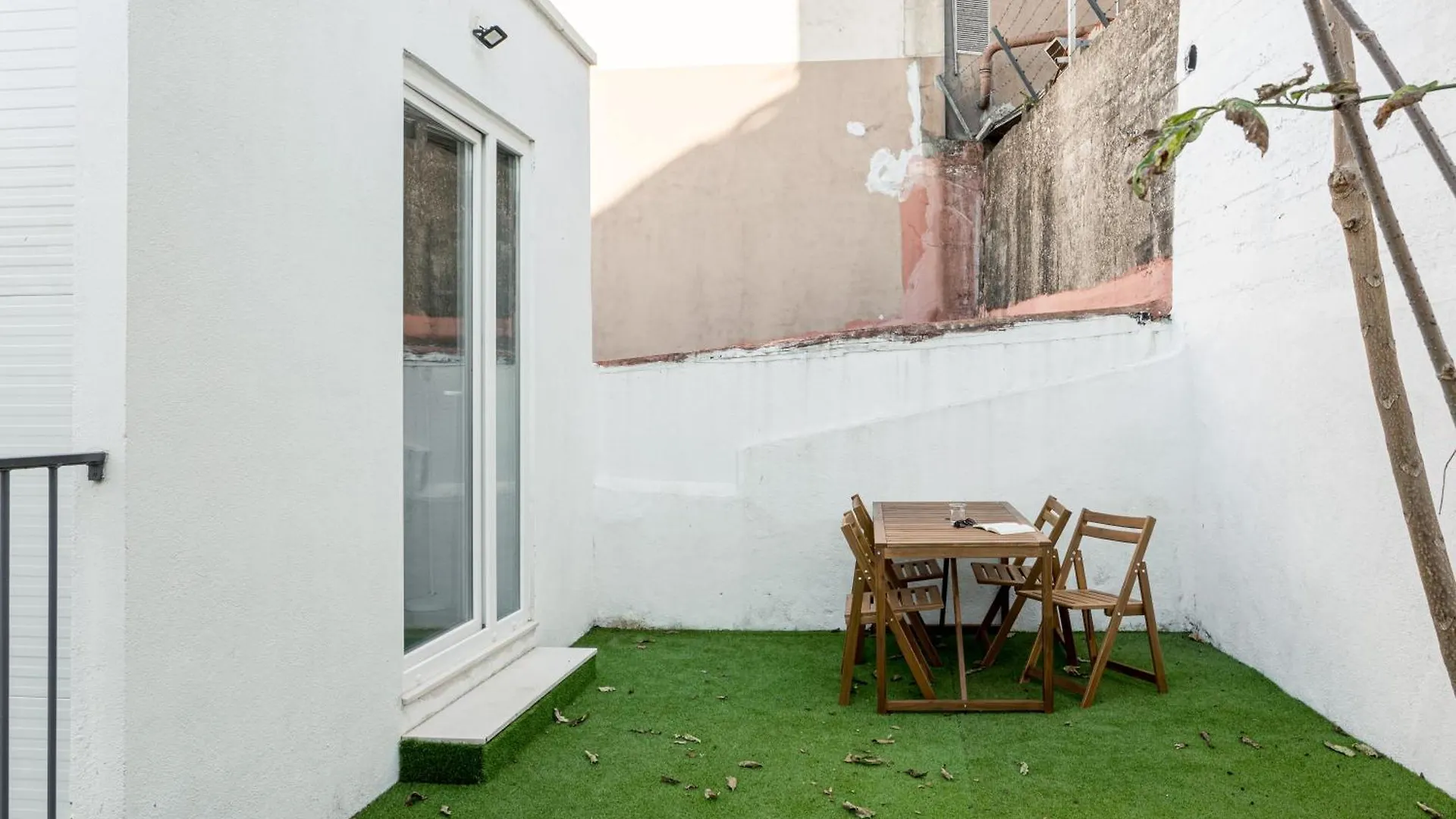 Apartment Joivy Minimalistic Apt W Patio In Principe Real Lisbon